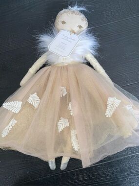 Monique Lhuillier Pottery Barn Designer Doll Skylar Beige Gold NWT *READ